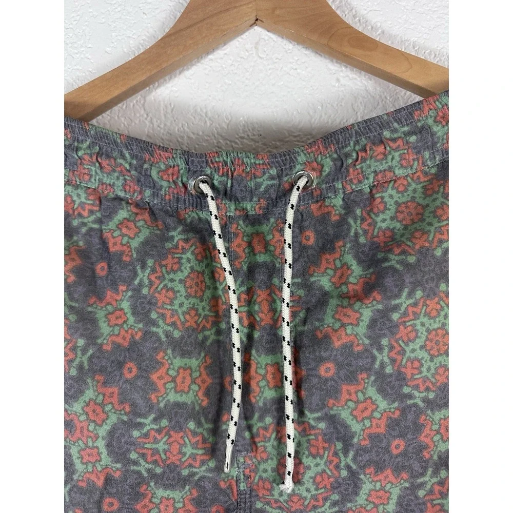 Quiksilver Psychedelic Print Board Shorts Swim Trunks Mens Gray Green Red